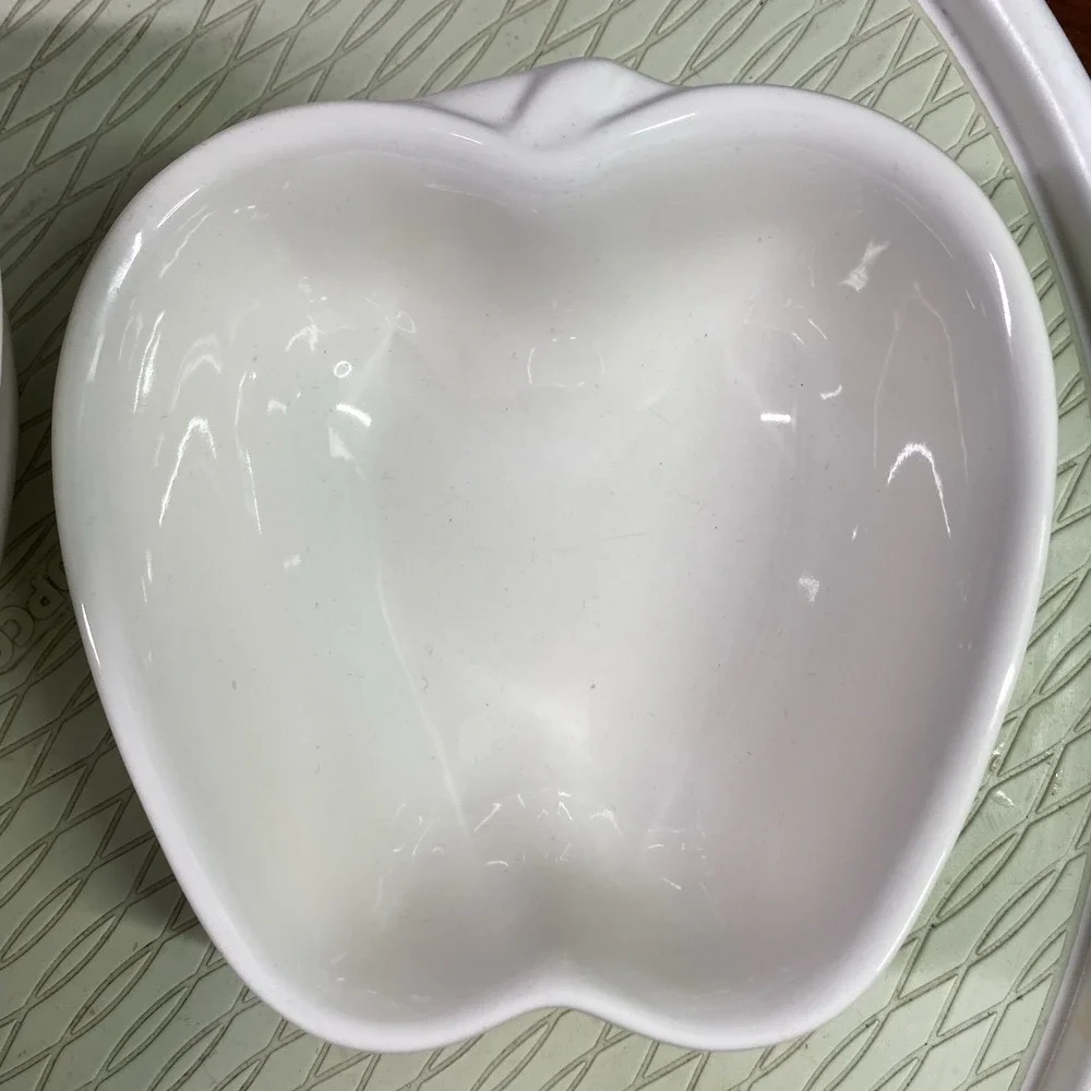 PFALTZGRAFF Vintage APPLE Shaped Set of TWO White bowls EUC‎